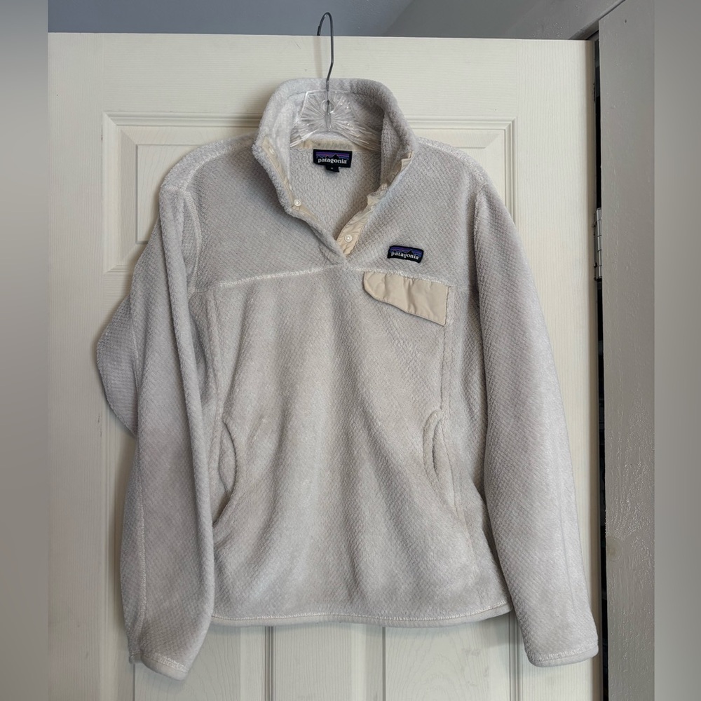 Women’s Patagonia Synchilla Snap-T Fleece Jacket in Cream/White 🐑